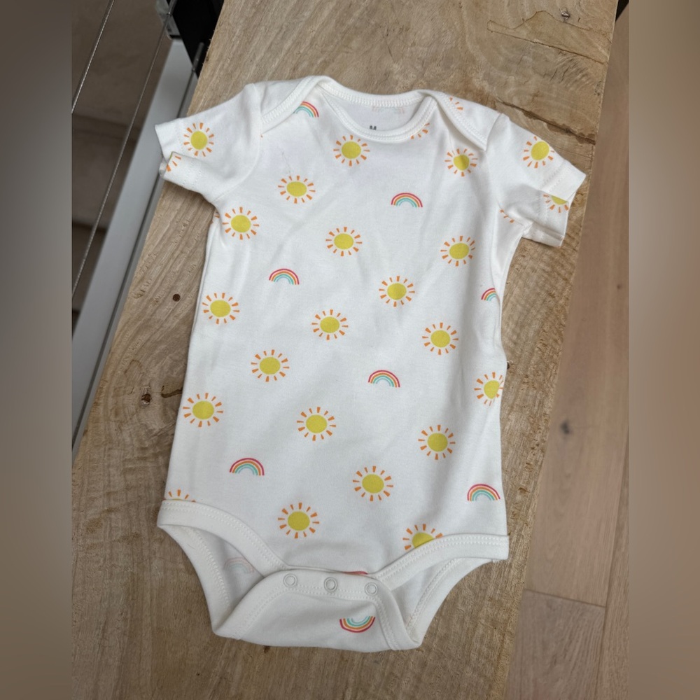 Primary Baby Bodysuit White & Pink Short Sleeve Sunshine Rainbow Print NWOT 3-6M